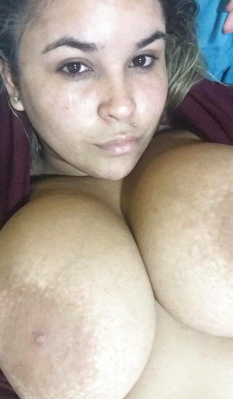 Leishla Gomez 独占スター 写真