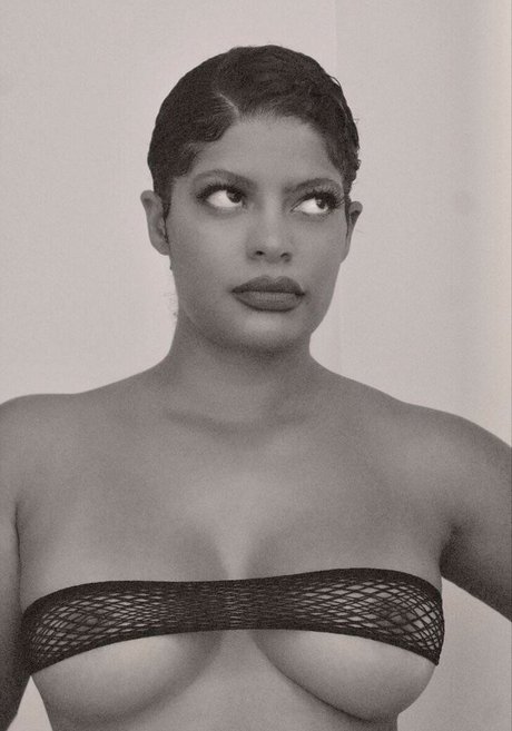 ティーンランジェリーオンリーファンズ セクシーヌード 画像