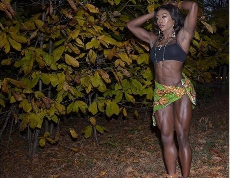 Iamnayfit ヌードモデル 写真