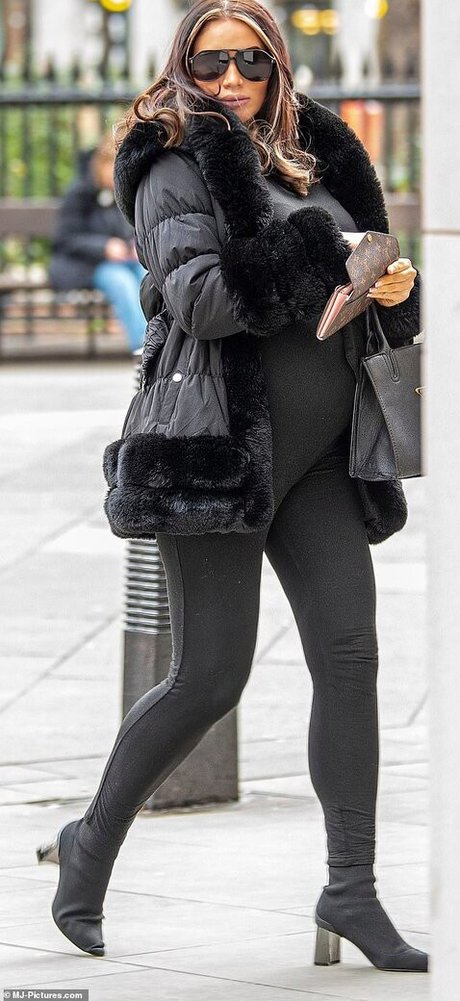 Amy Childs ポルノスター 独占 画像