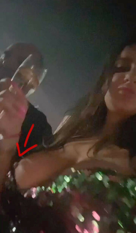 パンツを食い込ませるオンリーファンズ ポルノ 写真