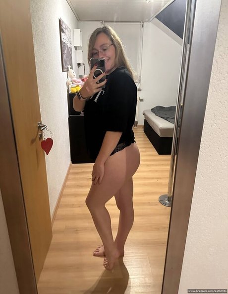 kathi tt8s ポルノスター セクシー 写真