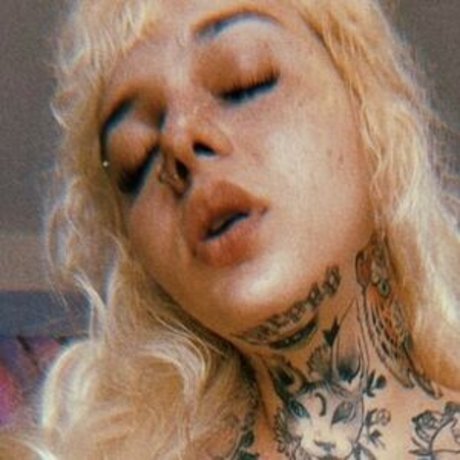 luluavalloni ポルノスター ヌード アーカイブ