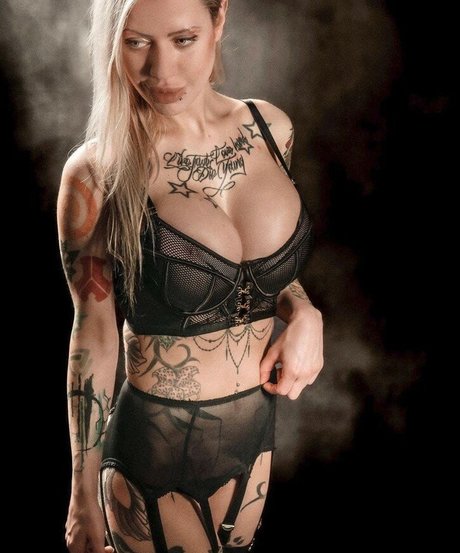 Jessisapphyri セクシーモデル 写真