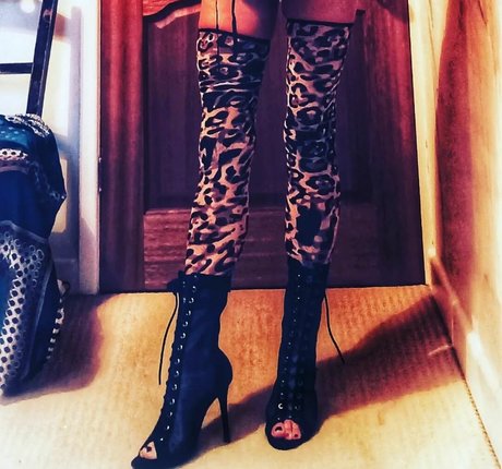 レズビアンマッサージオンリーファンズ 無料xxx 画像