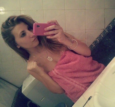 レズビアンマッサージオンリーファンズ ヌード 画像