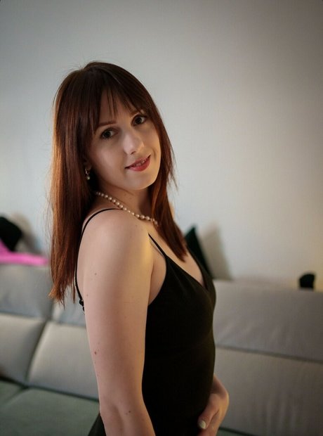 裸の女の子オンリーファンズ セックス 画像