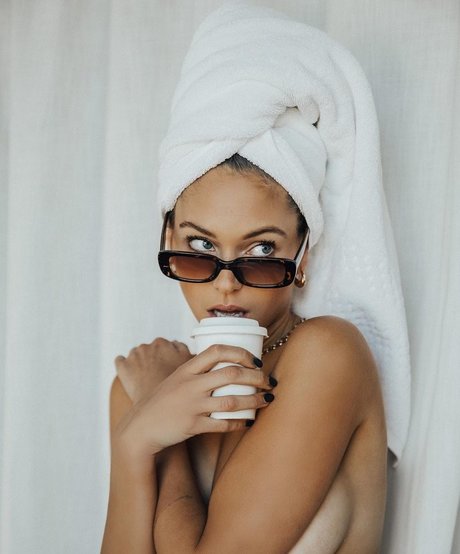 Alyssa Lynch ヌード女優 画像