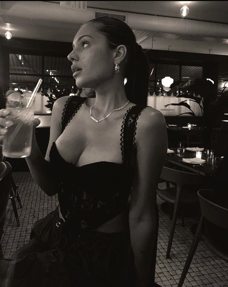 毛深いアジア人オンリーファンズ えろ 画像