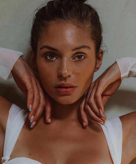 Alyssa Lynch 裸モデル 写真