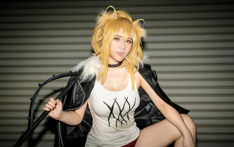 日本の熟女オンリーファンズ アートポルノ 写真