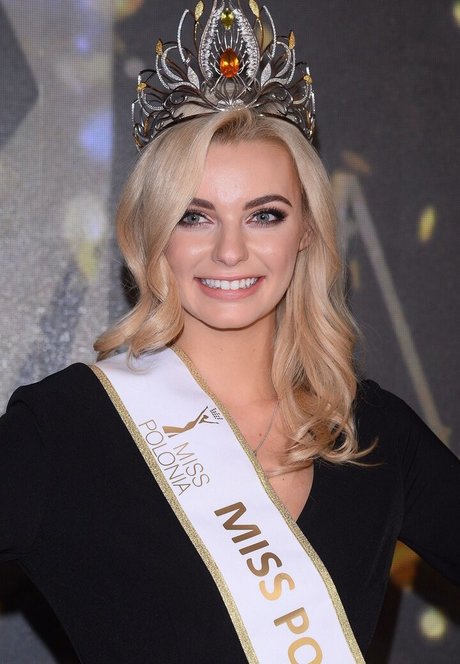 カウガール POV オンリーファンズ アート裸 画像