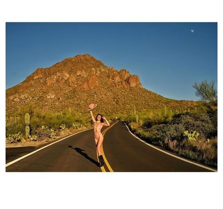ニューハーフの口内射精 オンリーファンズ ホット裸 写真