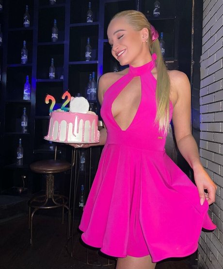 Elena Sofroni xxxモデル 写真