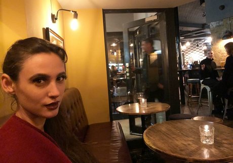 お尻を広げるオンリーファンズ 無料裸 写真