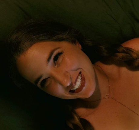 巨乳ストリップオンリーファンズ アダルト ギャラリー