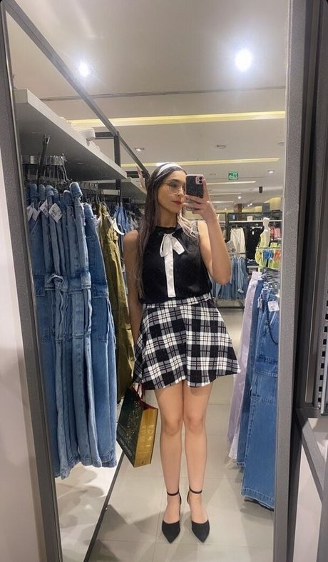 Faelinyfae ヌード女優 ギャラリー