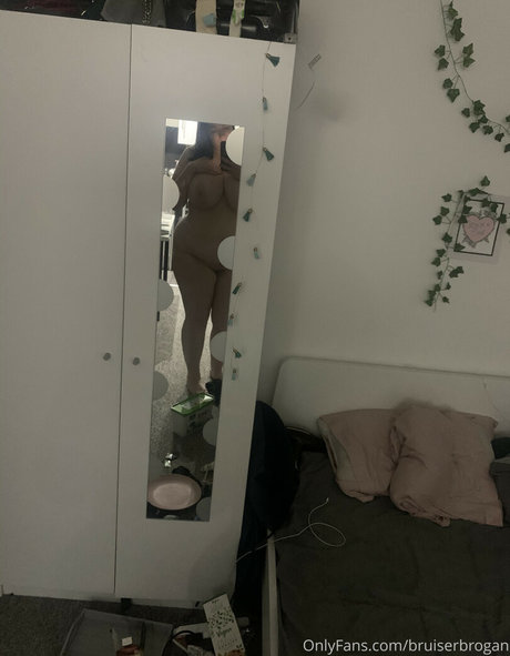 Bruiserbrogan ポルノモデル 写真