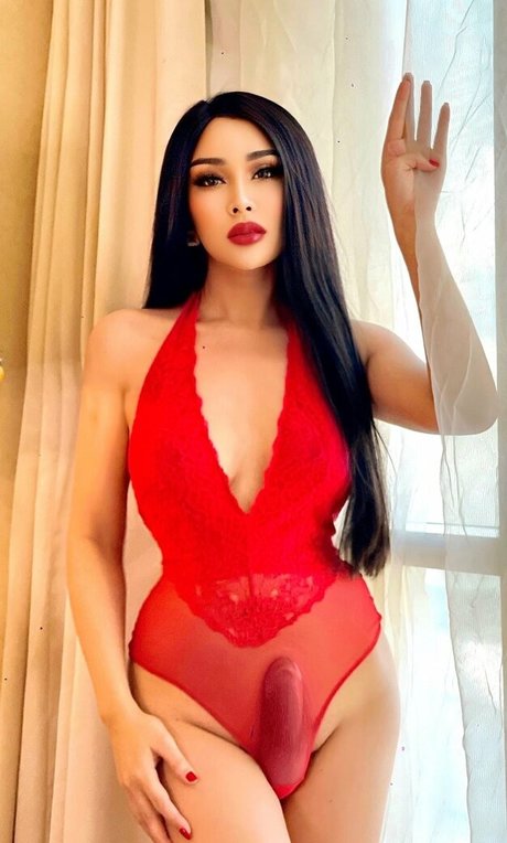 ployshayada スター xxx 写真