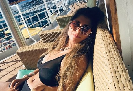 Meredithblake エロティックなポルノスター 画像