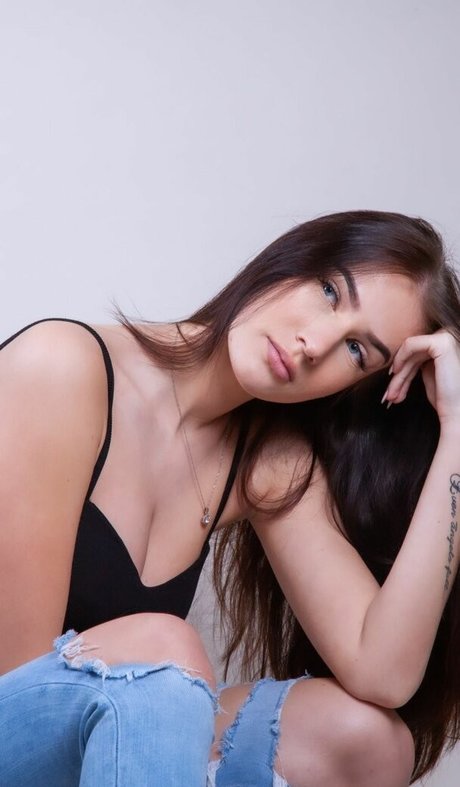 Dzestina Grigonyte スター 裸 写真