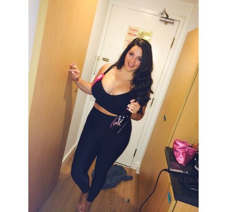 Masha DeSales 素敵なスター 写真