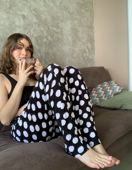 パンツを食い込ませるオンリーファンズ ホットヌード 画像