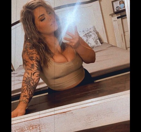 巨乳で痩せているオンリーファンズ 美しいポルノ 写真