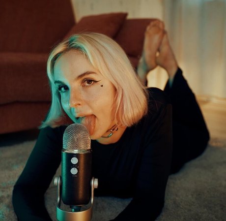 Kitty Cat Helza XXXモデル 画像