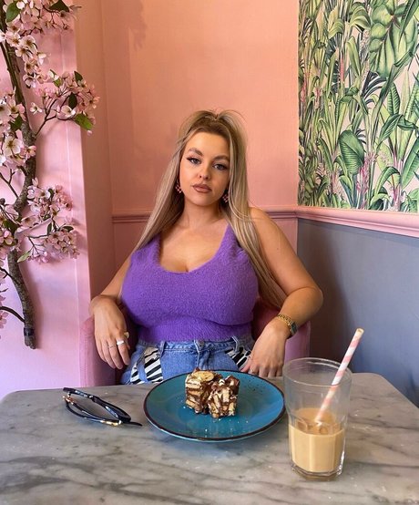 黒檀の熟女オンリーファンズ 無料ポルノ 画像