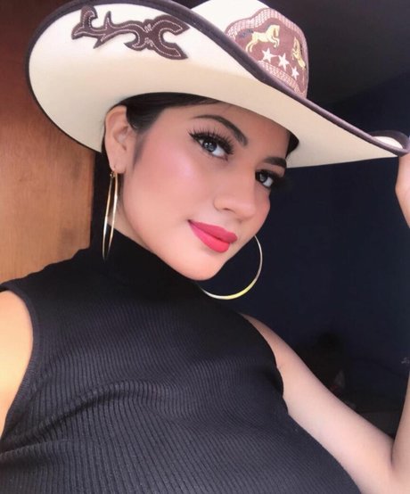 トランス熟女オンリーファンズ セクシーヌード 写真