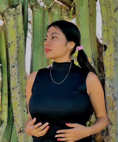 Paola Bustamante ヌードのポルノスター 画像