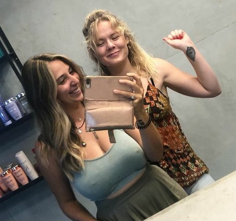 柔軟なティーンオンリーファン xxx 画像