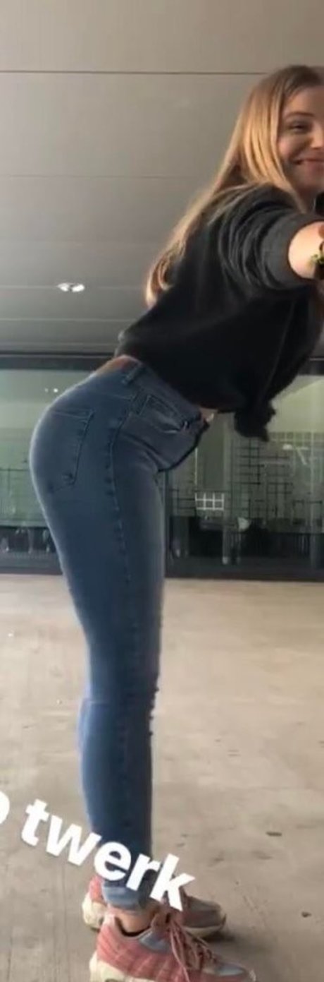 Aline Zwahlen セクシー女優 写真