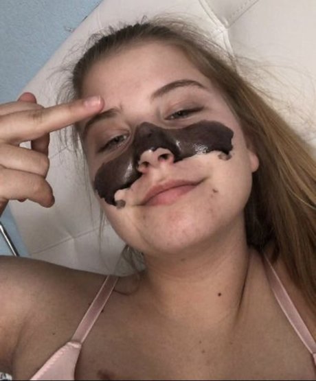 Aline Zwahlen ポルノスター アート 写真