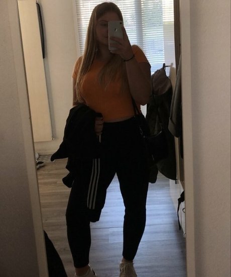 Aline Zwahlen ポルノスター パーフェクト 画像