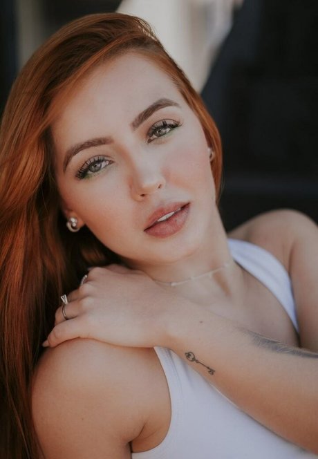 Larissa Cerqueira ポルノスター ベスト 画像