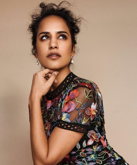 Agam Darshi 高品質モデル 写真