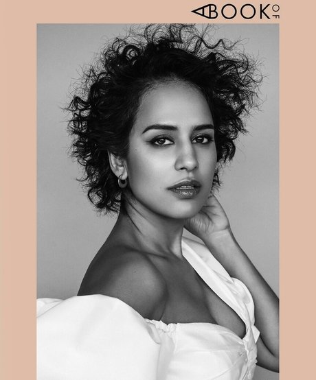 Agam Darshi スター xxx 写真