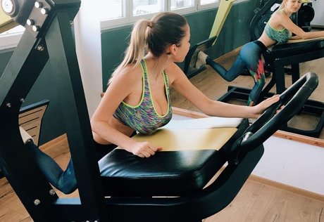 ジムのインフルエンサーオンリーファンズ アートxxx ギャラリー