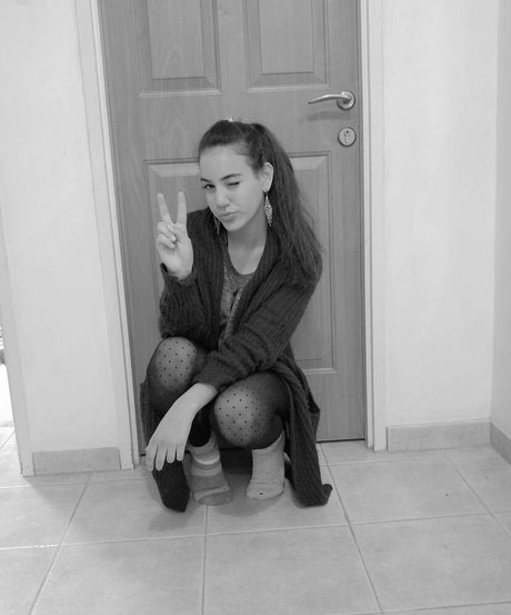 Sara Avni ポルノスター ヌード 写真