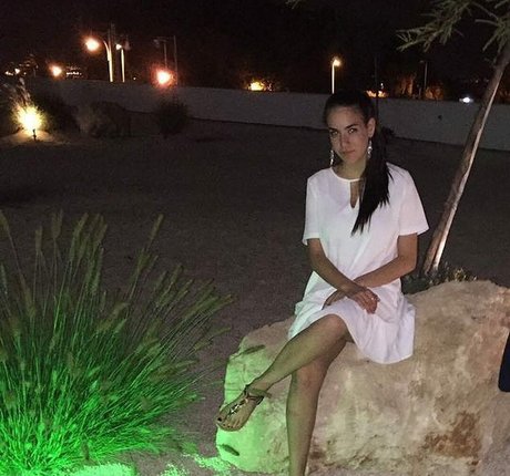 Sara Avni ヌードスター 写真