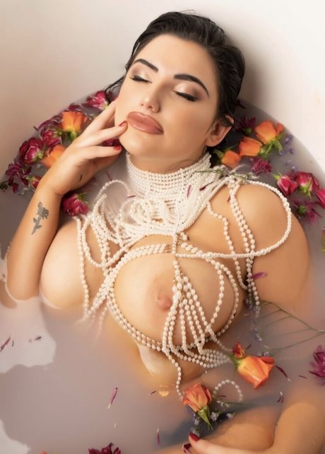 Goodwomanbadgirl 独占女優 写真