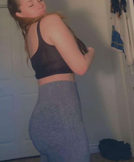 ヌード熟女オンリーファンズ ポルノ 写真