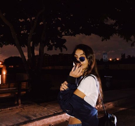 Antoenella ポルノスター セクシー 写真