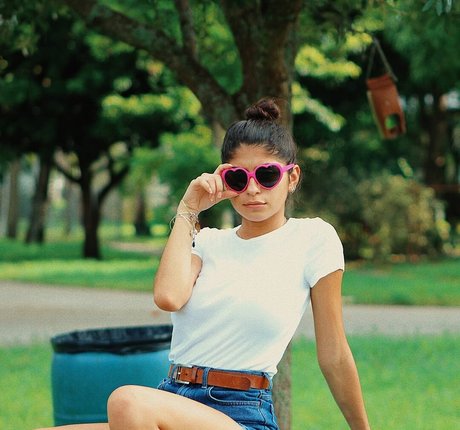 Antoenella ポルノモデル 写真