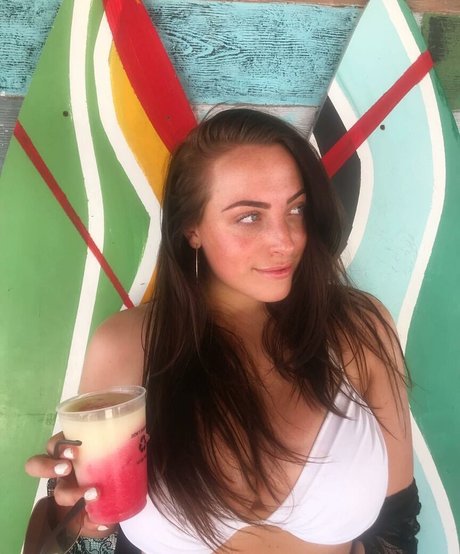 クソ野郎オンリーファンズ セクシーヌード 写真