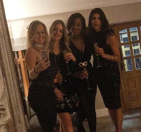 大学のアジア人オンリーファンズ HD 画像