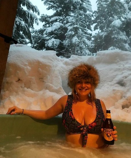 熟女オナニーオンリーファンズ 無料ヌード 写真