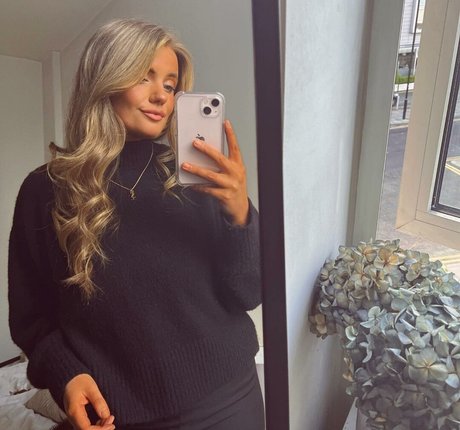 指マン 潮吹き オンリーファンズ ホットセックス 写真